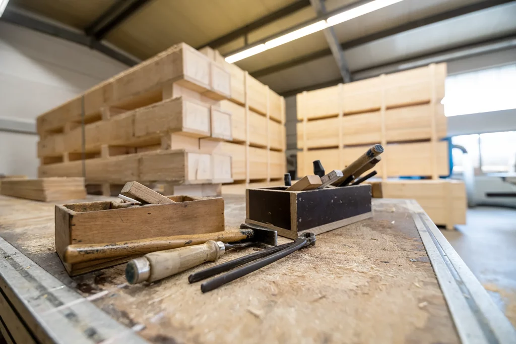 Mehrbreier Industrieservice Kistenfertigung Paletten Industrieumzüge